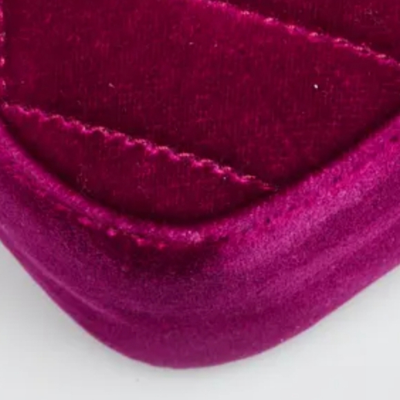 Gucci GG Marmont Velvet Matelassé Loved Embroidered Medium Shoulder Bag. - Picture 14 of 16